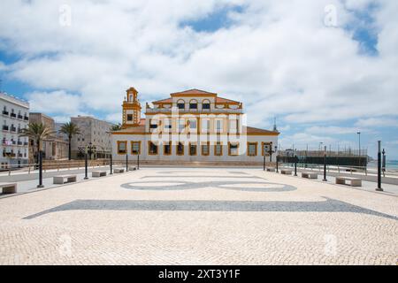 Grundschule Campo del Sur und Turm Tavira II - Cadiz, Andalusien, Spanien Stockfoto