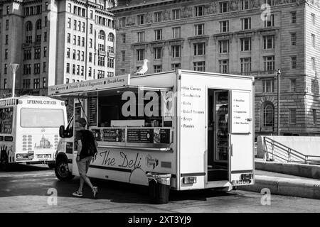 Ein Imbisswagen am Albert Dock in Liverpool Stockfoto