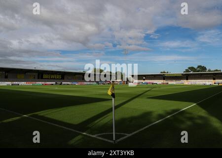 Ein allgemeiner Blick ins Innere des Pirelli Stadions, Heimstadion von Burton Albion vor dem Carabao Cup Spiel Burton Albion gegen Blackpool im Pirelli Stadium, Burton upon Trent, Großbritannien, 13. August 2024 (Foto: Gareth Evans/News Images) Stockfoto