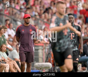 Unterhaching, Deutschland. August 2024. Fußball: Testspiele, FC Bayern - WSG Tirol, Alpenbauer Sportpark. FC Bayern München Trainer Vincent Kompany. Quelle: Peter Kneffel/dpa/Alamy Live News Stockfoto