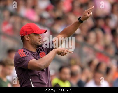 Unterhaching, Deutschland. August 2024. Fußball: Testspiele, FC Bayern - WSG Tirol, Alpenbauer Sportpark. FC Bayern München Trainer Vincent Kompany. Quelle: Peter Kneffel/dpa/Alamy Live News Stockfoto
