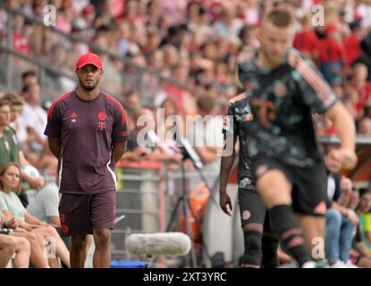 Unterhaching, Deutschland. August 2024. Fußball: Testspiele, FC Bayern - WSG Tirol, Alpenbauer Sportpark. FC Bayern München Trainer Vincent Kompany. Quelle: Peter Kneffel/dpa/Alamy Live News Stockfoto