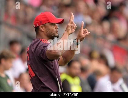 Unterhaching, Deutschland. August 2024. Fußball: Testspiele, FC Bayern - WSG Tirol, Alpenbauer Sportpark. FC Bayern München Trainer Vincent Kompany. Quelle: Peter Kneffel/dpa/Alamy Live News Stockfoto
