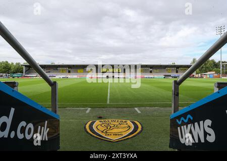 Burton Upon Trent, Großbritannien. August 2024. Ein allgemeiner Blick ins Innere des Pirelli Stadions, Heimstadion von Burton Albion vor dem Carabao Cup Spiel Burton Albion gegen Blackpool im Pirelli Stadium, Burton upon Trent, Großbritannien, 13. August 2024 (Foto: Gareth Evans/News Images) in Burton upon Trent, Großbritannien am 13. August 2024. (Foto: Gareth Evans/News Images/SIPA USA) Credit: SIPA USA/Alamy Live News Stockfoto