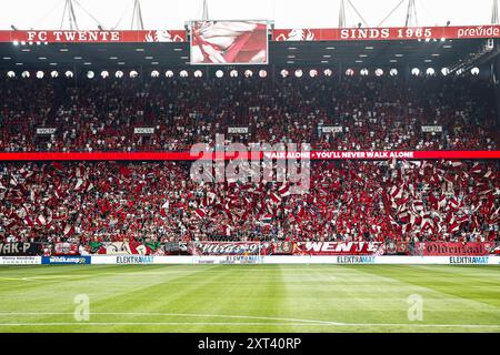 ENSCHEDE - Überblick über das Stadion im Stadion de Grolsch Veste am 13. August 2024 in Enschede, Niederlande, während des Vorrundenspiels der UEFA Champions League zwischen dem FC Twente und dem FC Salzburg im Stadion de Grolsch Veste. ANP VINCENT JANNINK Stockfoto