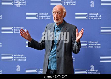 Edinburgh, Schottland, Großbritannien. August 2024. Edinburgh International Book Festival: Roger McGough, englischer Dichter, Autor und Dramatiker beim offiziellen Fotogespräch. Quelle: Craig Brown/Alamy Live News Stockfoto