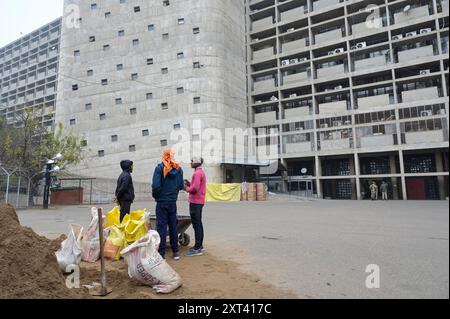 INDIEN, Gebiet der Union, Stadt Chandigarh, der Generalplan der Stadt, unterteilt in Sektoren, wurde vom schweizer-französischen Architekten Le Corbusier im 1950", Sektor 1 Capitol-Komplex, Bürogebäude des Sekretariats von Punjab und der Regierung Haryana, entworfen von Le Corbusier Stockfoto