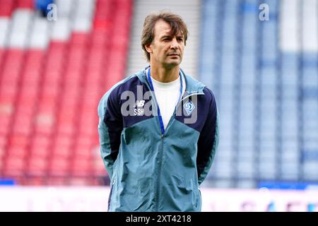 Dynamo Kiew-Manager Oleksandr Shovkovskyi inspiziert das Feld vor der UEFA Champions League, der dritten Qualifikationsrunde und dem zweiten Legspiel im Hampden Park, Glasgow. Bilddatum: Dienstag, 13. August 2024. Stockfoto