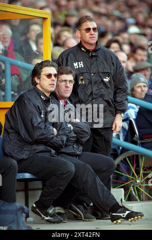 Huddersfield Town / Wolverhampton Wanderers 8/2/97 0-2 Coaching Staff Colin Lee, Mark McGhee und Mick Hickman Stockfoto