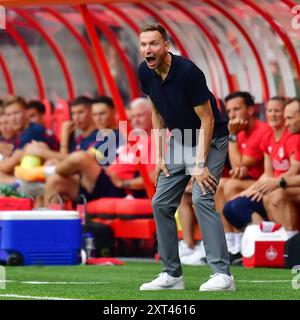 ENSCHEDE, 13-08-2024 , Stadion de Grolsch Veste, Fußball, UEFA Champions League, Qualifikation, Saison 2024 / 2025, FC Twente - Salzburg. Salzburger Cheftrainer Pepijn Lijnders Stockfoto