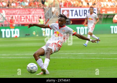 ENSCHEDE, 13-08-2024 , Stadion de Grolsch Veste, Fußball, UEFA Champions League, Qualifikation, Saison 2024 / 2025, FC Twente - Salzburg. Salzburger Spielerin Dorgeles Nene Stockfoto