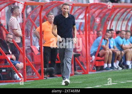 Enschede, Deutschland. August 2024. Fussball UEFA Champions League Qualifikation 3. Runde FC Twente - FC Salzburg am 13.08.2024 im Stadion de Grolsch Veste in Enschede Pepijn Lijnders ( Trainer/Cheftrainer Salzburg ) Foto: Revierfoto Credit: ddp Media GmbH/Alamy Live News Stockfoto