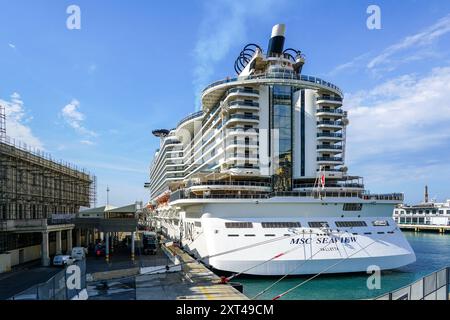 Genua, Italien - 27. Mai 2024: Rückansicht des modernen Luxuskreuzschiffes MSC Seaview am Passagierterminal Genua Stockfoto