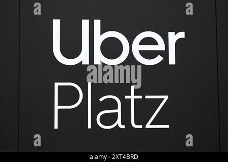 Berlin - 3. August 2024: Uber Platz im Berliner Stadtteil Friedrichshain. Stockfoto