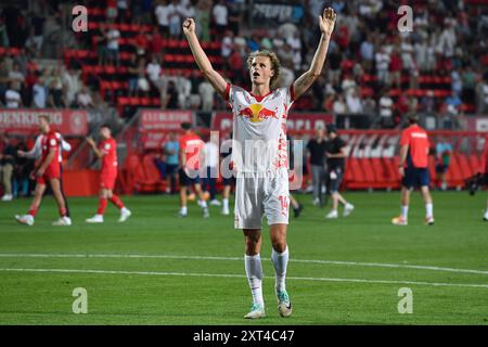 Enschede, Deutschland. August 2024. Fussball UEFA Champions League Qualifikation 3. Runde FC Twente - FC Salzburg am 13.08.2024 im Stadion de Grolsch Veste in Enschede Schlussjubel Maurits Kjaergaard ( Salzburg ) Foto: Revierfoto Credit: ddp Media GmbH/Alamy Live News Stockfoto