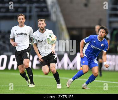 Derby, Großbritannien. August 2024. Devan TANTON von Chesterfield FC kreuzt den Ball während des Carabao Cup-Spiels Derby County gegen Chesterfield im Pride Park Stadium, Derby, Großbritannien, 13. August 2024 (Foto: Mark Dunn/News Images) in Derby, Großbritannien am 13. August 2024. (Foto: Mark Dunn/News Images/SIPA USA) Credit: SIPA USA/Alamy Live News Stockfoto