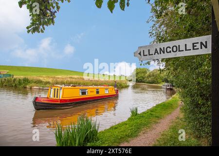 Das Schmalboot des Kanals verlässt den Shropshire union Kanal bei Hurleston Junction in der Nähe von Nantwich Cheshire, um in den Llangollen Kanal zu gelangen Stockfoto