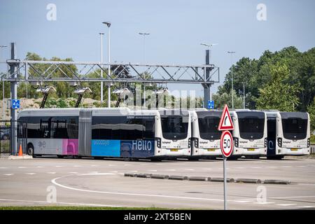 Schnellladestation für Elektrobusse am Flughafen Amsterdam Schiphol ist die gesamte Flotte von Personenbussen elektrisch, über 200 Fahrzeuge, Stockfoto