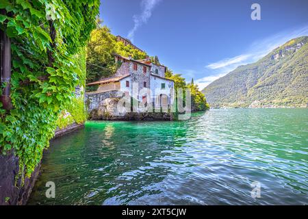 Die mittelalterliche Küstenstadt Nesso im Comer See, Italien Stockfoto