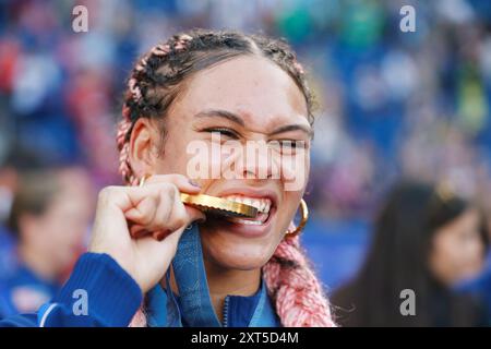 Paris, Frankreich. August 2024. Trinity Rodman (USA) Fußball/Fußball : Rodman feiert nach dem Sieg bei den Olympischen Spielen 2024 in Paris die Goldmedaille zwischen Brasilien 0-1 USA im Parc des Princes in Paris. Quelle: Mutsu Kawamori/AFLO/Alamy Live News Stockfoto