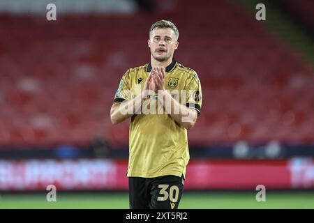 Sheffield, Großbritannien. August 2024. James Jones aus Wrexham applaudiert den Reisenden Fans während des Carabao Cup-Spiels Sheffield United gegen Wrexham in der Bramall Lane, Sheffield, Großbritannien, 13. August 2024 (Foto: Mark Cosgrove/News Images) in Sheffield, Großbritannien am 13. August 2024. (Foto: Mark Cosgrove/News Images/SIPA USA) Credit: SIPA USA/Alamy Live News Stockfoto