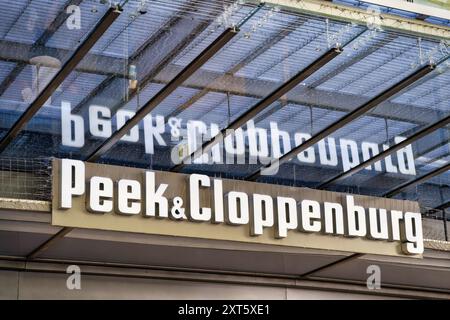 Köln, 12. August 2024: PEEK&Cloppenburg Werbeschild auf der berühmten Schildergasse in Köln Stockfoto