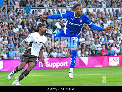 Derby, Großbritannien. August 2024. Cheyenne DUNKLEY von Chesterfield FC springt auf und gewinnt den High Ball während des Carabao Cup-Spiels Derby County gegen Chesterfield im Pride Park Stadium, Derby, Großbritannien, 13. August 2024 (Foto: Mark Dunn/News Images) in Derby, Großbritannien am 13. August 2024. (Foto: Mark Dunn/News Images/SIPA USA) Credit: SIPA USA/Alamy Live News Stockfoto