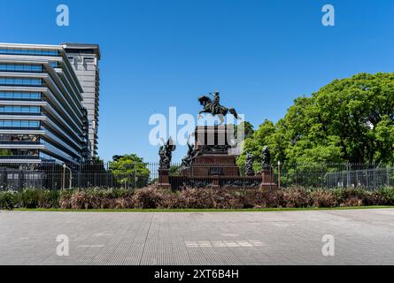 Buenos Aires, Argentinien - 08 08 2024: Blick auf die wunderschönen historischen Denkmäler in Buenos Aires Argentinien Stockfoto