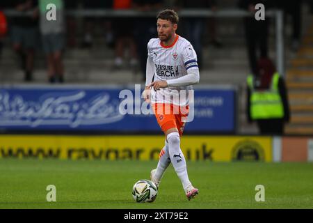 James Ehemann von Blackpool während des Carabao Cup Spiels Burton Albion gegen Blackpool im Pirelli Stadium, Burton upon Trent, Großbritannien, 13. August 2024 (Foto: Gareth Evans/News Images) Stockfoto