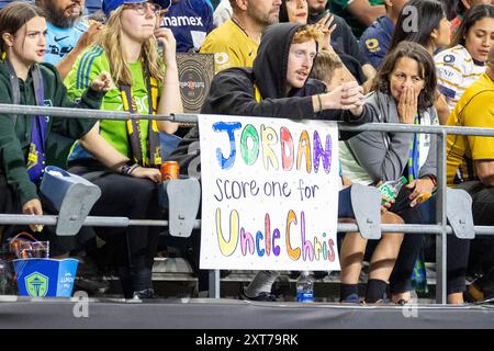 Seattle, Washington, USA. August 2024. Seattle Sounders FANS zeigen Unterstützung für ihr Team und ihren Lieblingsspieler, die während der 2. Spielhälfte Seattle Sounders vs Pumas Mexico City mit 4:0 im CONCACACAF Leagues Cup Spiel am 8:9 gezeigt wurden. (Kreditbild: © Melissa Levin/ZUMA Press Wire) NUR REDAKTIONELLE VERWENDUNG! Nicht für kommerzielle ZWECKE! Stockfoto