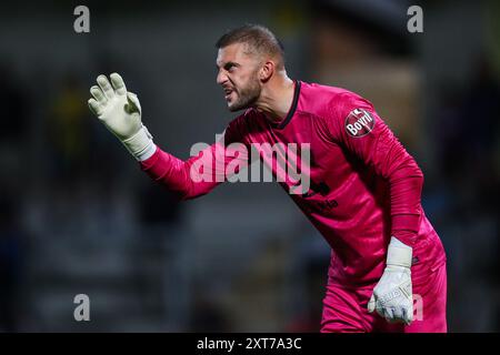 Burton Upon Trent, Großbritannien. August 2024. Max Crocombe von Burton Albion während des Carabao Cup Matches Burton Albion gegen Blackpool im Pirelli Stadium, Burton upon Trent, Vereinigtes Königreich, 13. August 2024 (Foto: Gareth Evans/News Images) in Burton upon Trent, Vereinigtes Königreich am 13. August 2024. (Foto: Gareth Evans/News Images/SIPA USA) Credit: SIPA USA/Alamy Live News Stockfoto