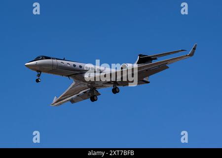 Harry Reid Airport, 24. 08.10-24 Las Vegas, NV USA Private Gulfstream G550 N679MS im Finale für 26 l am Harry Reid International Airport Stockfoto