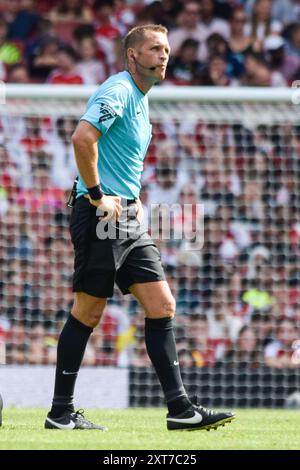 London, Großbritannien. August 2024. Schiedsrichter Craig Pawson während des Freundschaftsspiels Arsenal FC gegen Olympique Lyonnais im Emirates Stadium, London, England, Vereinigtes Königreich am 11. August 2024 Credit: Every Second Media/Alamy Live News Stockfoto