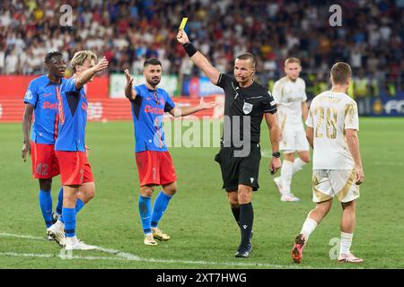 Bukarest, Rumänien. 13. August 2024: Schiedsrichter Morten Krogh während der UEFA Champions League, drittes Qualifikationsspiel zwischen FCSB und AC Sparta Praha im Steaua Stadium in Bukarest. Quelle: Lucian Alecu/Alamy Live News Stockfoto