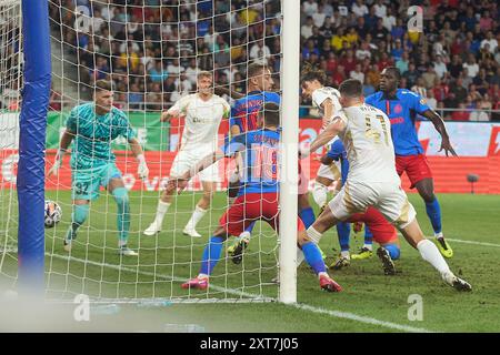 Bukarest, Rumänien. 13. August 2024: Veljko Birmancevic aus Sparta trifft in der UEFA Champions League gegen den FCSB, das dritte Qualifikationsspiel im 2. Legs zwischen FCSB und AC Sparta Praha im Steaua-Stadion in Bukarest. Quelle: Lucian Alecu/Alamy Live News Stockfoto