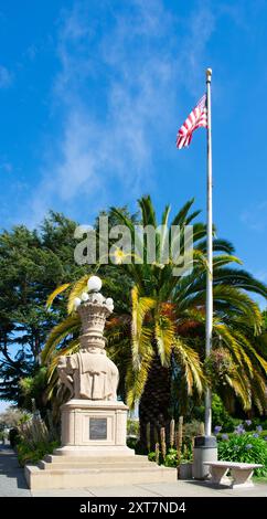 Die elegante Elefantenskulptur auf der Plaza Vina Del Mar - Sausalito, Kalifornien, USA - 11. August 2024 Stockfoto