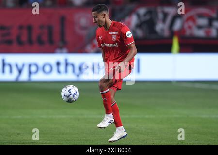 Enschede, Deutschland. August 2024. Fussball UEFA Champions League Qualifikation 3. Runde FC Twente - FC Salzburg am 13.08.2024 im Stadion de Grolsch Veste in Enschede Anass Salah-Eddine ( Enschede ) Foto: Revierfoto Credit: ddp Media GmbH/Alamy Live News Stockfoto