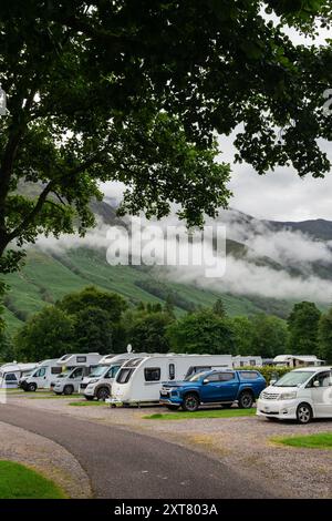 Caravans und Wohnmobile vor Ort in den schottischen Highlands Stockfoto