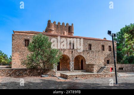 Der Tzannetakis-Turm, ein prächtiges traditionelles Herrenhaus, das 1829 erbaut wurde und heute ein kleines Museum beherbergt, um die Geschichte von Mani zurückzuverfolgen. Stockfoto