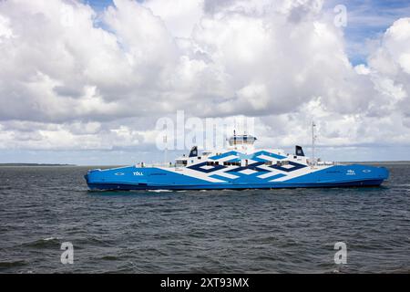 Virtsu, Läänemaa, Estland-11AUG2024-Fähre zwischen Virtsu und Kuivastu Hafen. Boot namens Tõll. Stockfoto