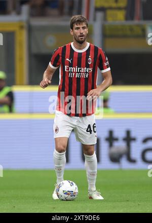 Mailand, Italien. August 2024. Matteo Gabbia vom AC Milan während des Spiels Trofeo Silvio Berlusconi in Giuseppe Meazza, Mailand. Der Bildnachweis sollte lauten: Jonathan Moscrop/Sportimage Credit: Sportimage Ltd/Alamy Live News Stockfoto