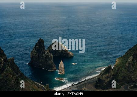 Miradouro Ilheus da Ribeira da Janela. Felsformationen über dem Meer, Insel Madeira - Portugal. Hochwertige Fotos Stockfoto