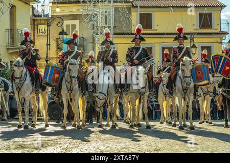 Die Fanfare des 4. Carabinieri-Pferderegiments anlässlich der Madonna della Libera. Pratola Peligna, Abruzzen Stockfoto