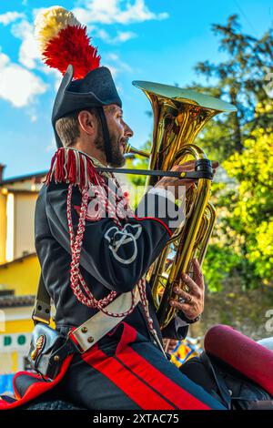 Die Fanfare des 4. Carabinieri-Pferderegiments anlässlich der Madonna della Libera. Pratola Peligna, Abruzzen Stockfoto