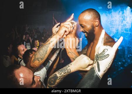 Kopenhagen, Dänemark. August 2024. Die US-amerikanische Metalcore-Band Jesus Piece gibt ein Live-Konzert im Basement CPH in Kopenhagen. Hier ist Sänger Aaron Heard live auf der Bühne zu sehen. Quelle: Gonzales Photo/Alamy Live News Stockfoto