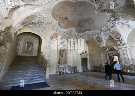 Kromeriz, Tschechische Republik. August 2024. Die Sala Terrena befindet sich im Erdgeschoss des Erzbischofsschlosses in Kromeriz, Tschechien. Ist eines der besten Beispiele für frühbarocke Architektur in der Tschechischen Republik. Sie besteht aus drei Hallen und zwei künstlichen Höhlen, sogenannten Grotten. Quelle: Dalibor Gluck/CTK Photo/Alamy Live News Stockfoto