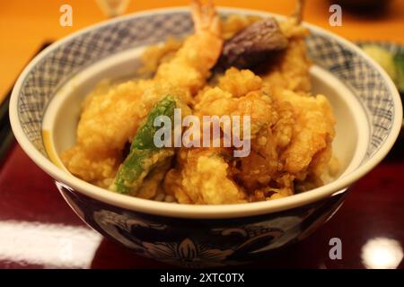 Japanische Küche: Sehne (Tempura-Schüssel) in Tokio, Japan Stockfoto