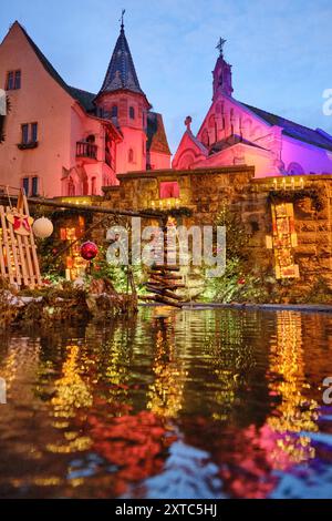 Eguisheim, Frankreich: Eine der Perlen des Elsass, ein authentischer märchenhafter Ort, die schönsten Dörfer Frankreichs. Stockfoto