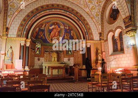 Eguisheim, Frankreich: Eine der Perlen des Elsass, ein authentischer märchenhafter Ort, die schönsten Dörfer Frankreichs. Stockfoto