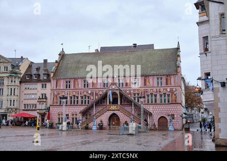 Elsass, Frankreich: Hauptplatz von Mulhouse mit historischen Häusern, Frankreich Stockfoto